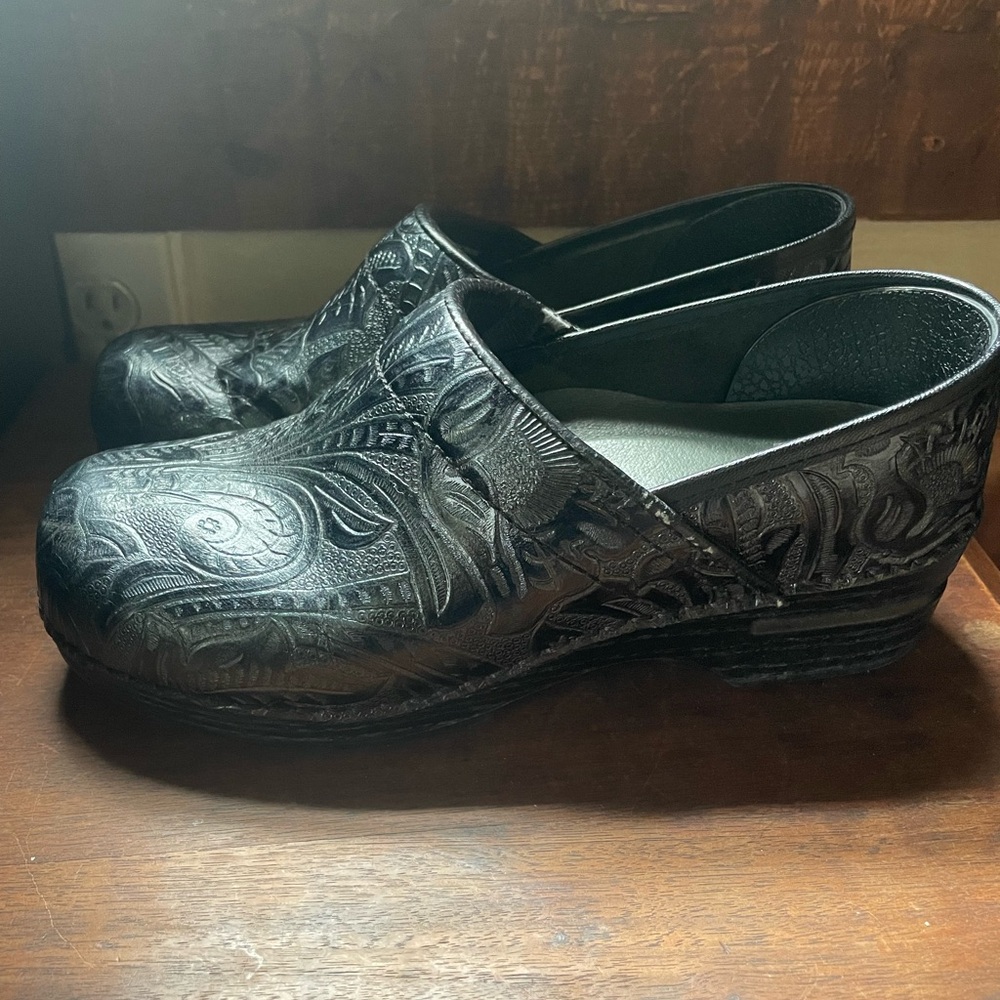 Dansko Tooled Leather Clogs Size 37